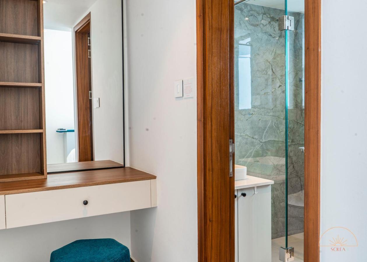 Solea 1 Bedroom Apartment - Central, Comfortable, Cozy, Balcony, Pool, Gym Accra Luaran gambar