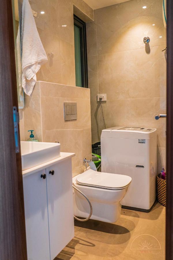 Solea 1 Bedroom Apartment - Central, Comfortable, Cozy, Balcony, Pool, Gym Accra Luaran gambar