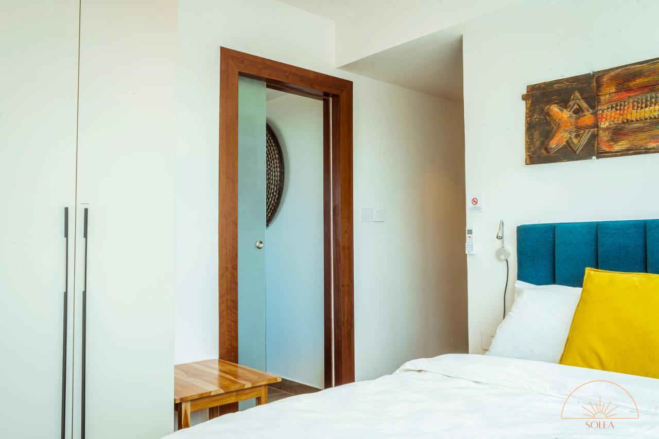 Solea 1 Bedroom Apartment - Central, Comfortable, Cozy, Balcony, Pool, Gym Accra Luaran gambar