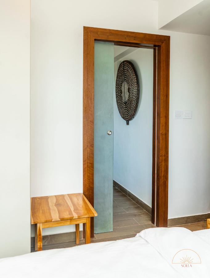 Solea 1 Bedroom Apartment - Central, Comfortable, Cozy, Balcony, Pool, Gym Accra Luaran gambar