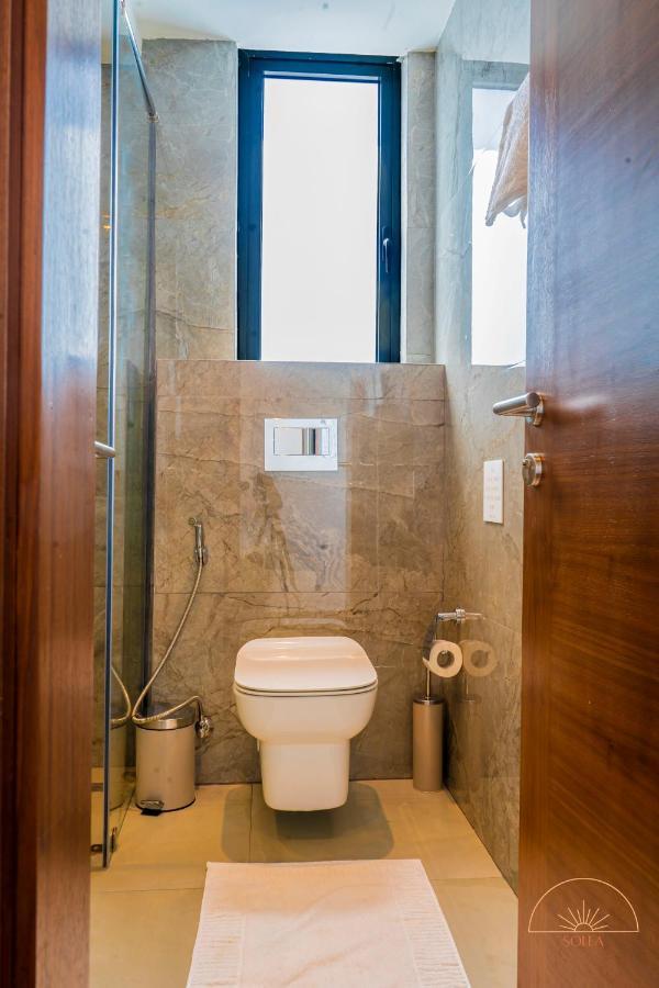 Solea 1 Bedroom Apartment - Central, Comfortable, Cozy, Balcony, Pool, Gym Accra Luaran gambar