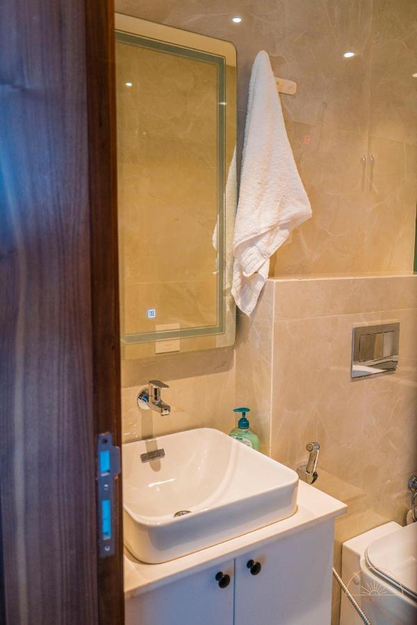 Solea 1 Bedroom Apartment - Central, Comfortable, Cozy, Balcony, Pool, Gym Accra Luaran gambar